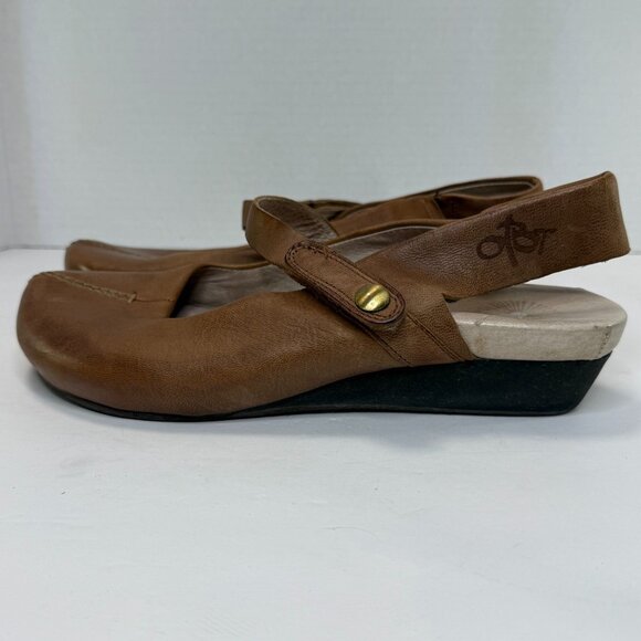 OTBT Springfield Mary Jane Wedge Leather Clog 6.5M Brown Slip-On - Picture 1 of 10